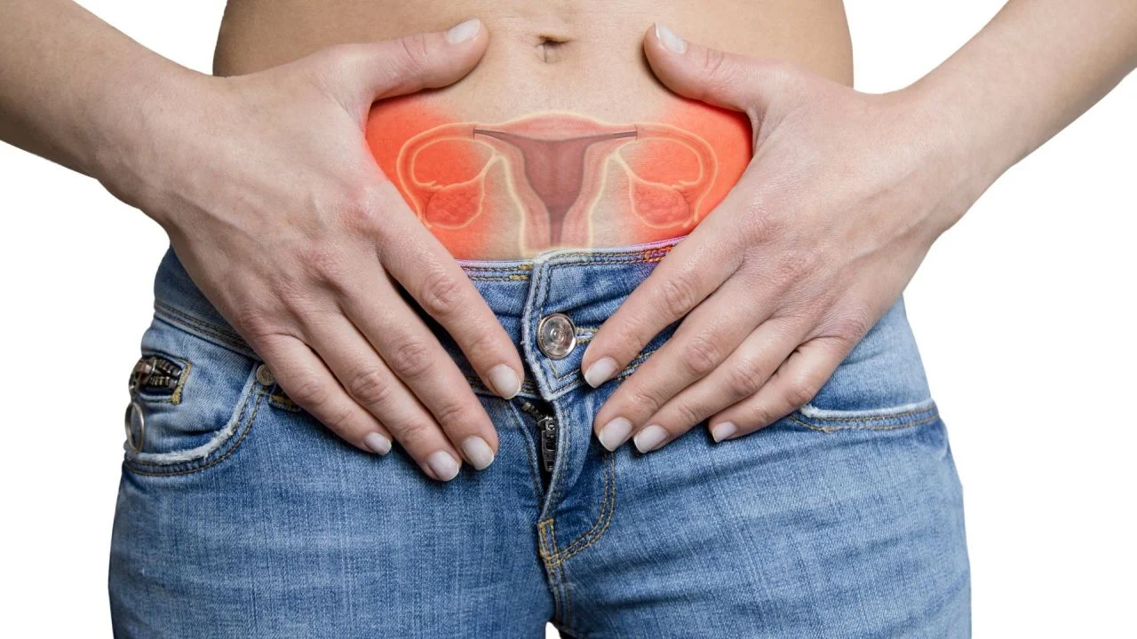 Tumore alle ovaie: sintomi iniziali e diagnosi precoce