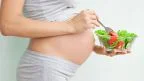 Alimentazione in gravidanza: cosa mangiare e cosa evitare