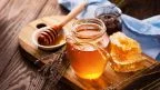 I benefici del miele: vita difficile per i batteri