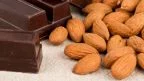 Cioccolato e mandorle riducono il colesterolo cattivo