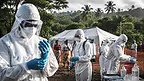 Epidemia di Ebola da virus Bundibugyo: operatori sanitari con protezioni dal contagio