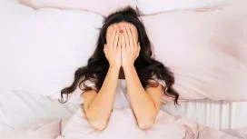 sonno Donna che soffre di disturbi del sonno