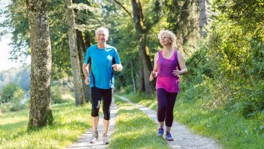 Camminare a passo veloce può abbassare il rischio di demenza