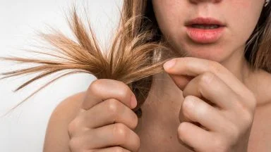 I capelli dopo l'estate: 4 consigli per rimetterli in forma