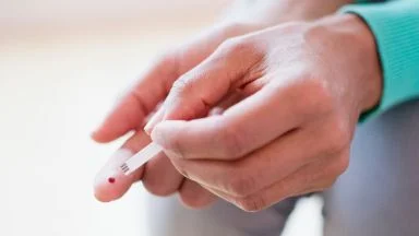 Diagnosi Alzheimer con prelievo ematico pungi-dito