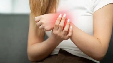 Dolori al polso, ti bastano pochi minuti al giorno per non soffrirne più