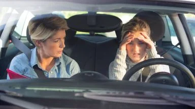 La paura di guidare (amaxofobia): quando l’ansia afferra il volante