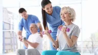 Osteoporosi: come alimentazione, esercizio e fisiatra possono fare la differenza nella prevenzione