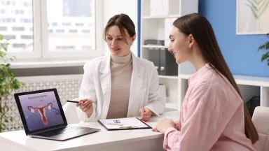 Visita ginecologica, a che età andrebbe fatta la prima visita: non aspettare troppo