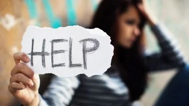 Grido d'aiuto: aumenta il rischio di suicidio nei giovanissimi