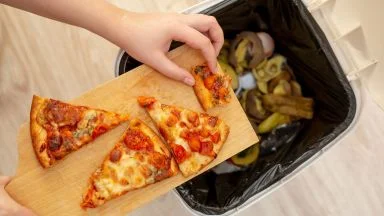 Il cibo nella spazzatura: lo spreco alimentare