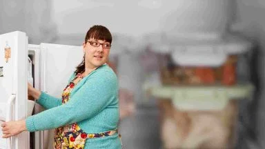 Alimenti cotti e conservati in frigo, ecco quando diventano pericolosi per la salute: 4 regole fonda