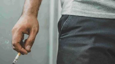 Se li mangi ogni giorno è come fumare sigarette: lo studio lancia l'allarme, questi cibi sono sulla tua tavola