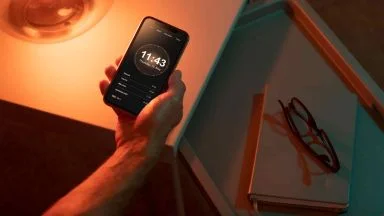 Perché dobbiamo attivare sempre la modalità aereo di notte, i rischi per la salute che non conosci