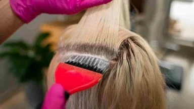 La tintura per capelli aumenta il rischio di tumore? La verità è questa