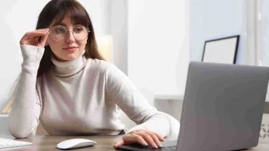 La regola 20-20-20 per salvare la vista se lavori tutto il giorno al computer